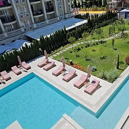 J'adore Secret Garden Pool View Apartment Slantschew brjag