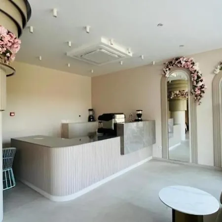 J'adore Secret Garden Pool View Apartment *