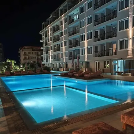 Apartamento J'adore Secret Garden Pool View *