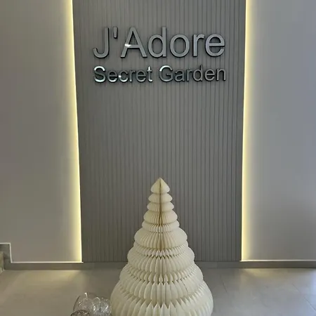 J'adore Secret Garden Pool View * Slantschew brjag